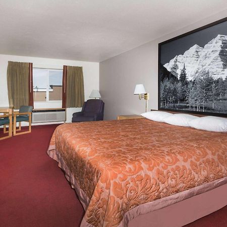 Super 8 By Wyndham Fruita Exterior foto